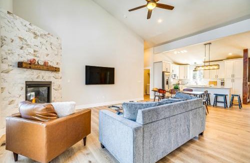 Florissant House | Modern Florissant Mountain Retreat w/Deck & Grill