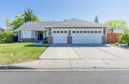 Reno House | Modern Getaway for 11- Hot Tub Games Gym