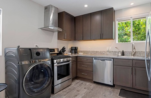 Goleta House | Modern Guesthouse Near USCB + Airport