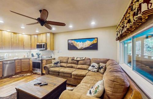 Winter Park Apartment | Modern Hi Country Haus Getaway 10-15