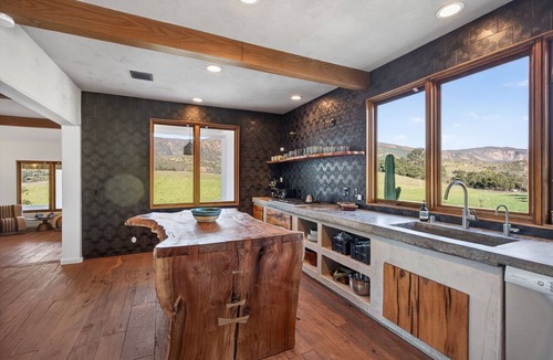 Ventura County House | Modern home in Santa Paula