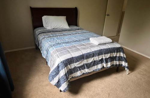 Mission Bend Villa | Modern Home - Self Check In