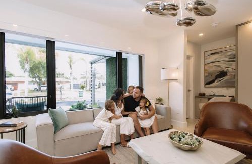 North Corals House | Modern Home w Private Suite Pool & Tiki Hut
