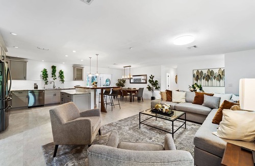 Davie House | Modern house w/pool & volleyball court