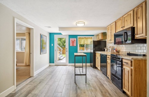 Scenic Heights House | Modern Huge Family Getaway | Fire Pit | 5BD/3BA