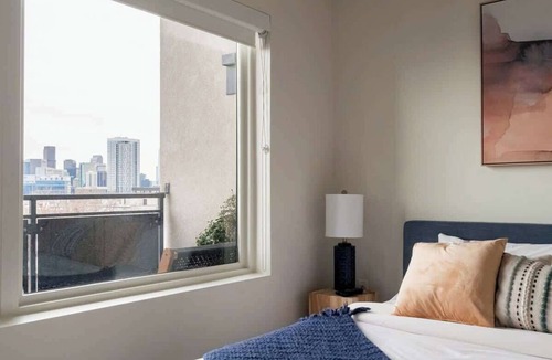 Highland Condo | Modern Lifestyle | City View | Pet-Friendly | Zuni