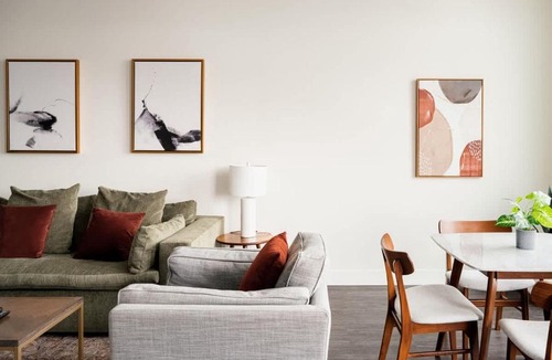 Highland House | Modern Lifestyle - City View - Pet-Friendly - Zuni