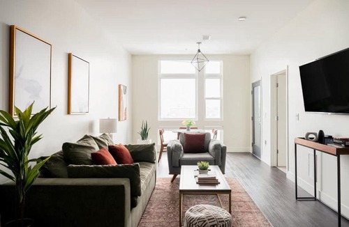Highland House | Modern Lifestyle - City View - Pet-Friendly - Zuni