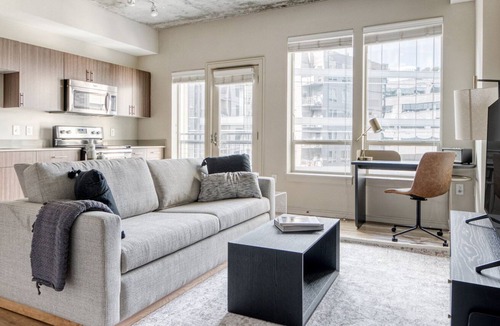 LoDo Apartment | Modern LoDo 1BR w/ Gym, Roof, W/D, next to Union Station, by Blueground
