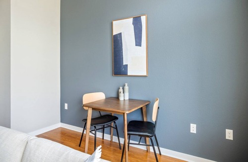 LoDo Apartment | Modern LoDo Studio w/ Pool, Gym & W/D, near Union Station, by Blueground