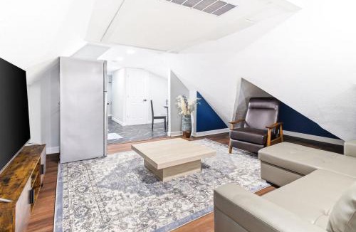 Cleveland House | Modern Loft 4 - 5 Min Walk to Cleveland Clinic