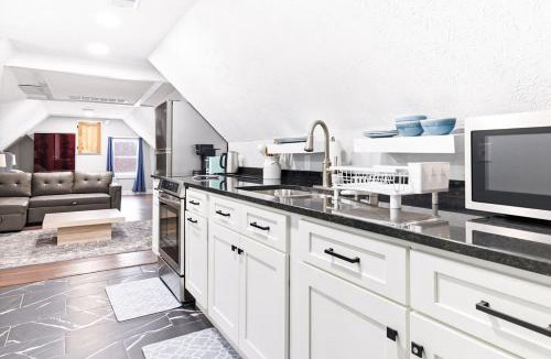 Cleveland House | Modern Loft 4 - 5 Min Walk to Cleveland Clinic