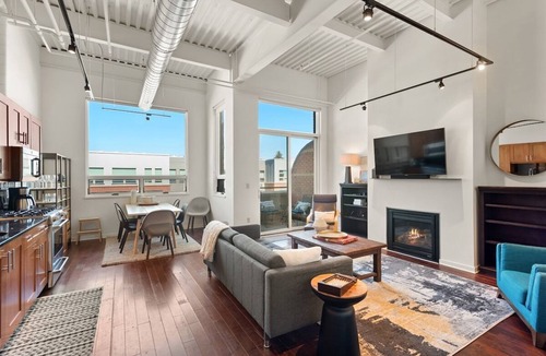Basalt Condo | Modern Loft with A/C, Gym, Deck & Walkable Willits Town Center Access