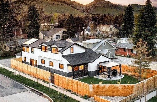 Newlands House | Modern Luxury Home Convenient to Downtown & Pearl