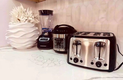 Ralston Valley House | Modern Luxury Retreat < Sleep 16 > Hot Tub, Fire Pit, Game Room & Home Gym