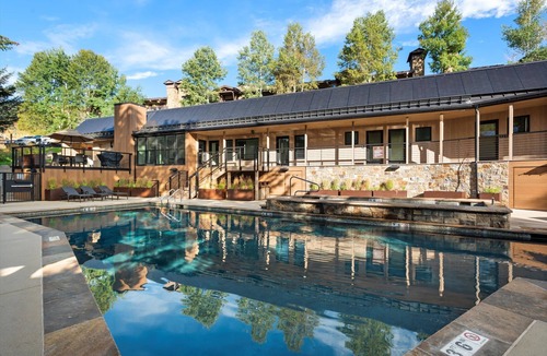 Snowmass Village Apartment | Modern Luxury - 4 Mins To Lifts - Jacuzzi - Sauna