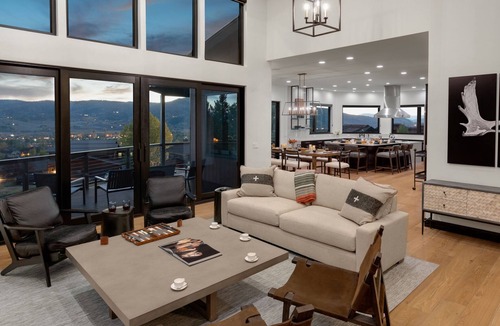 Steamboat Springs House | Modern Luxury Home + Hot Tub + Close to skiing + Ski Shuttle – Cazador Lodge