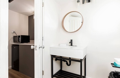 Downtown Colorado Springs Hotel | Modern Motel