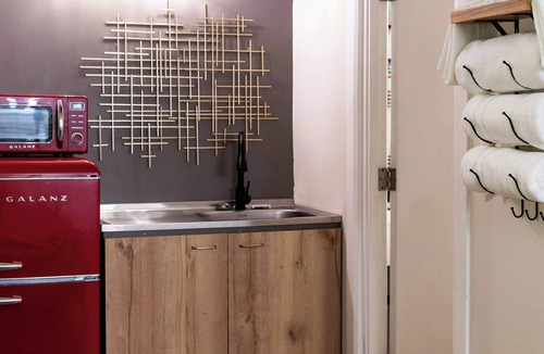 Downtown Colorado Springs Hotel | Modern Motel