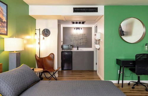 Downtown Colorado Springs Hotel | Modern Motel