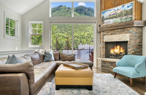 Minturn Cabin | Modern Mountain Cabin in Downtown Minturn. 1 Block off Main Street.