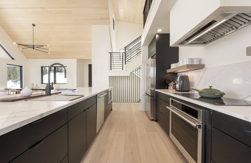 Winter Park Highlands Ski Chalet | Modern Mountain Escape | Hot Tub & Fireplace