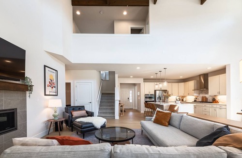 Grand Elk Ranch House | Modern Mountain Golf/Ski/Lake Retreat w/Hot Tub