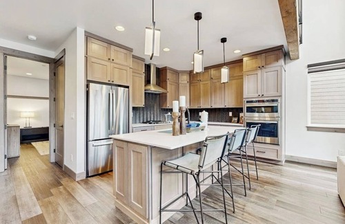 Purgatory House | Modern mountain home with W/D, hot tub, full kitchen & near ski resort