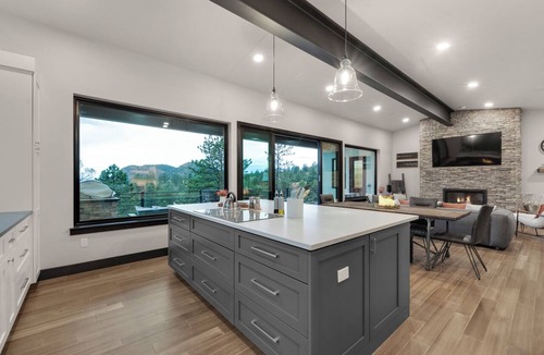 Cripple Creek House | Modern Mountain Retreat with Sauna and Spectacular views.