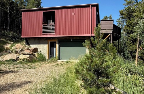 Nederland House | Modern mountain town retreat