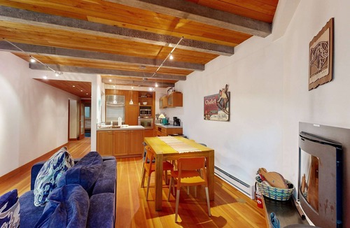 Taos Ski Valley Condo | Modern Mountain Escape - Walk to Lifts & Town