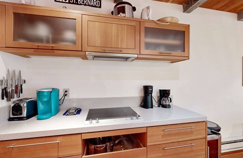 Taos Ski Valley Condo | Modern Mountain Escape - Walk to Lifts & Town
