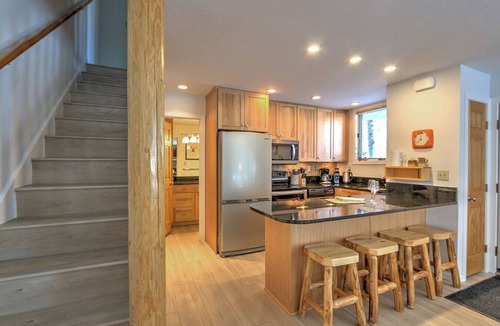 Snowmass Village Condo | Modern MTN Condo w/Pool, Hot Tub, Walk 2 Base VLG