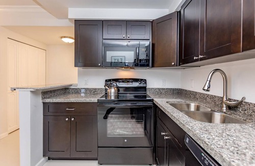 Galt Mile Apartment | Modern Ocean Beach Condo 3BR "On the Sand" w POOL