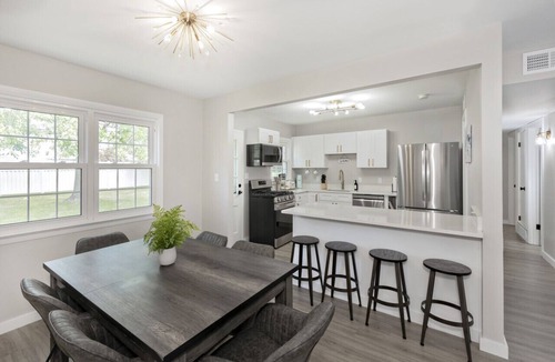 Euclid House | Modern Ranch 15 min to Downtown & Hospitals