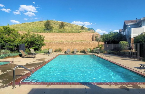 Arvada House | Modern Retreat – 20 Minutes to Denver & Red Rocks, Close to Mountains!