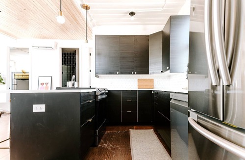 Berkley Apartment | Modern Shipping Container Guest House w/City Views