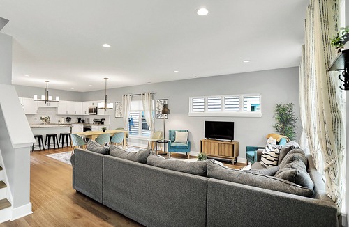 Fall Creek Place House | Modern & Spacious Downtown Master Suite Palace!