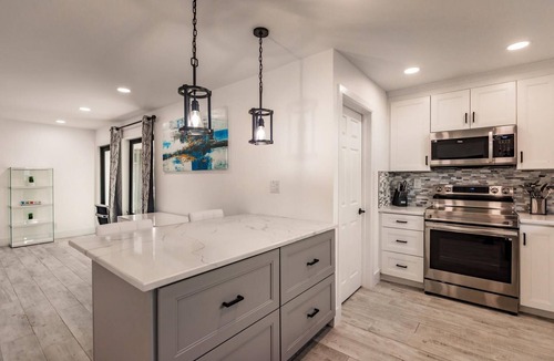 Imperial Point House | Modern Spacious Home With Pool Jacuzzi