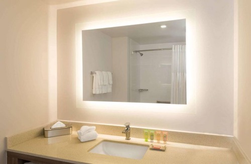 Dania Beach Hotel | Modern & Spacious Unit with Rooftop Pool | Free Parking | Close to Airport