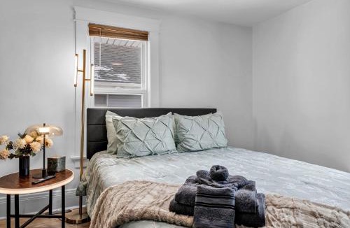 Akron House | Modern Stylish Urban Haven 4 Bedroom 2 Bath - Dog Friendly
