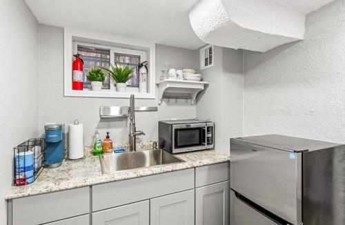Speer Condo | Modern Suite in Denver’s Art District I Walkable