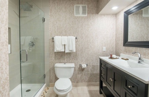 Barron Park Hotel | Modern Unit with Outdoor Heated Pool, Free Breakfast & Parking Near Stanford