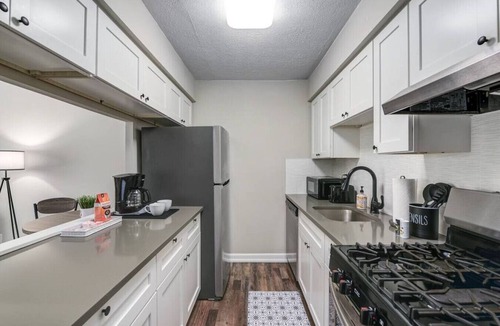 Rocky River Apartment | Modern & Updated First Floor 1BR near HWY/Airport
