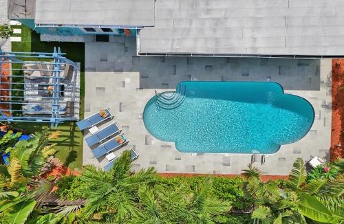 Wilton Manors House | Modern Villa with Heated Pool, Pergola, Mini Golf, Wilton Dr and Beach
