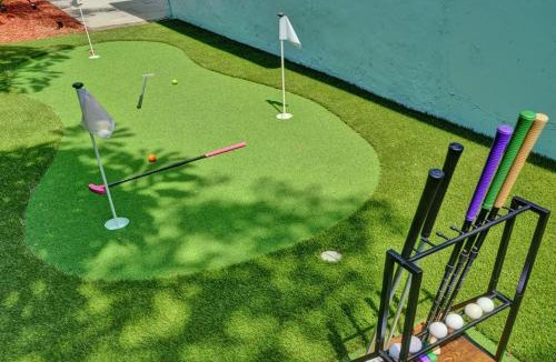 Wilton Manors House | Modern Villa with Heated Pool, Pergola, Mini Golf, Wilton Dr and Beach