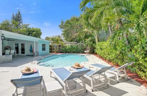 Wilton Manors House | Modern Villa with Heated Pool, Pergola, Mini Golf, Wilton Dr and Beach
