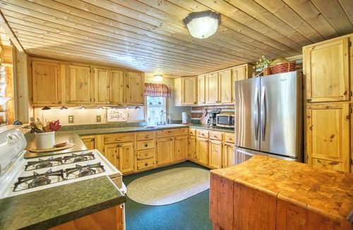 Allenspark Cabin | Mojo in the Mountains - Log Cabin + Wild basin RMNP