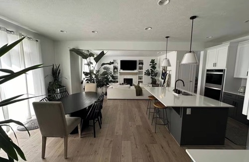 Utah County House | Mona Lisa Sojourn & SPA. 4 Bedroom, 2.5 Baths, Purple Beds, Orbi Wifi, OLED TVs.