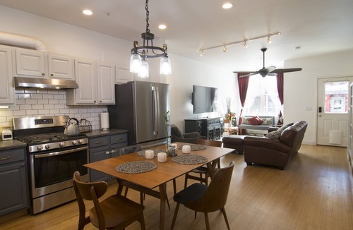 Dakota Ridge - Northbriar House | Monica’s Cheerful Retreat Townhouse